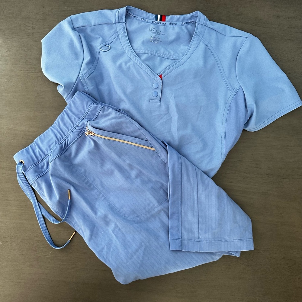 XL scrubs Cherokee baby blue  EUC Any 2 sets 2/$25